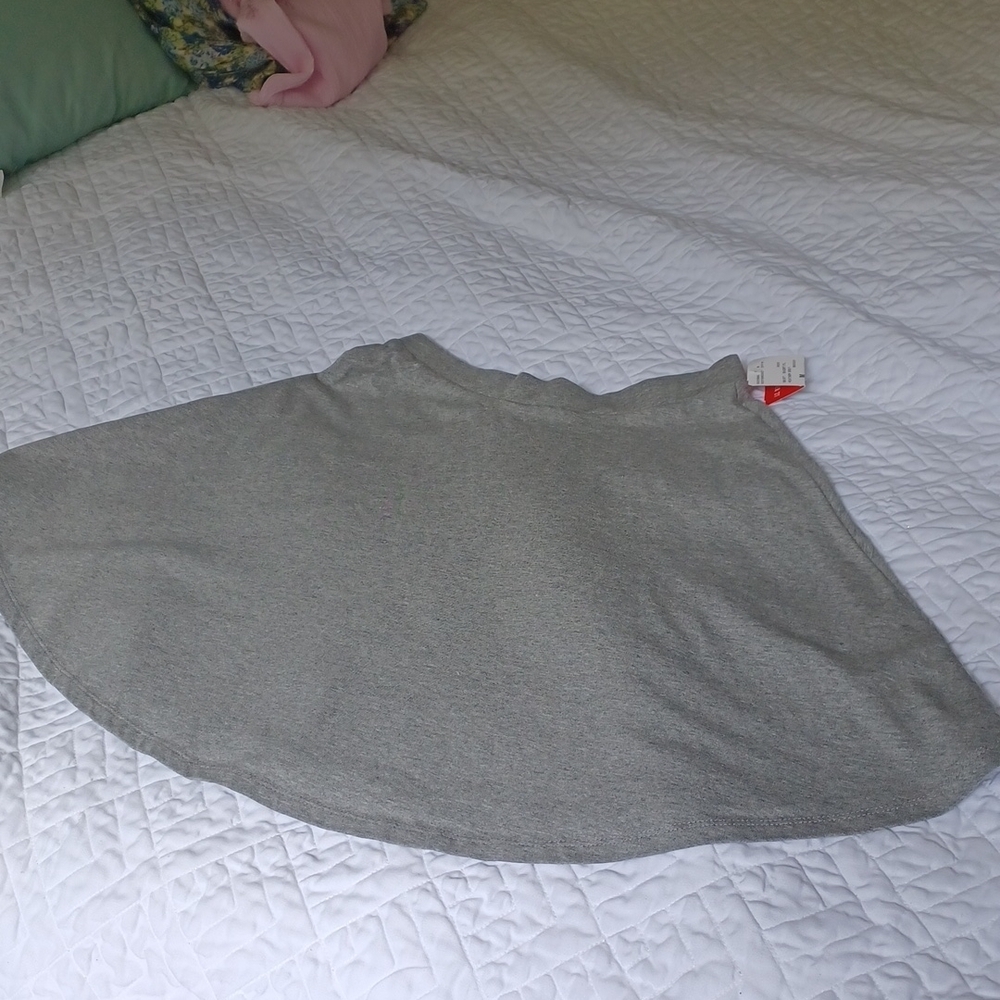 FOREVER 21 Mini skirt/Skater Skirt Size Med, grey